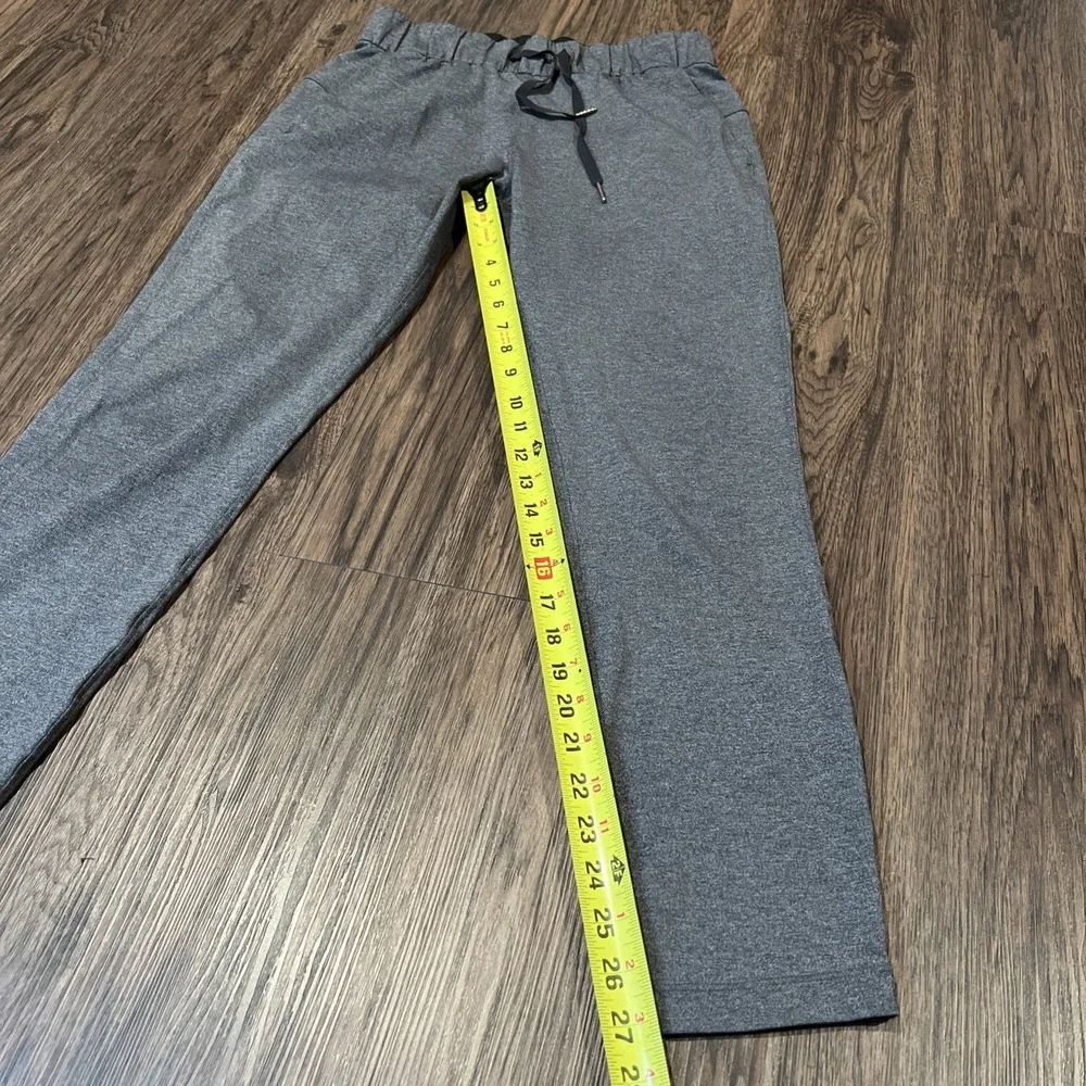 Lululemon women's on the fly pant in size 4 Color Gray